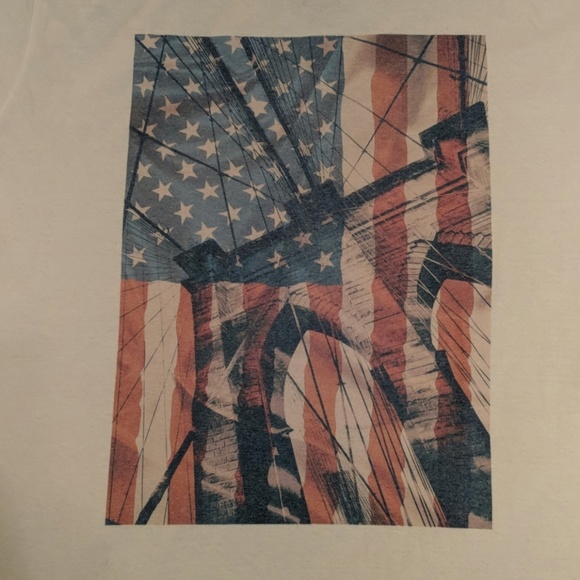 American Flag/Brooklyn Bridge T-shirt. - Picture 2 of 3